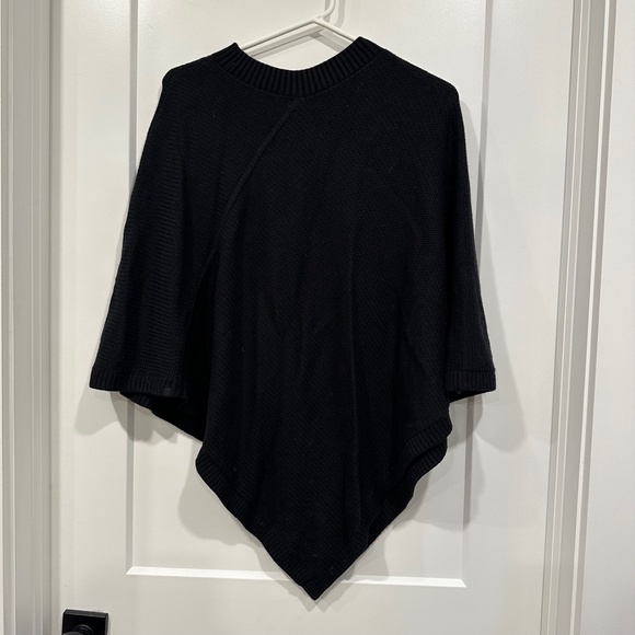 Lululemon On The Go Poncho Wrap Scarf Shawl - Picture 4 of 8